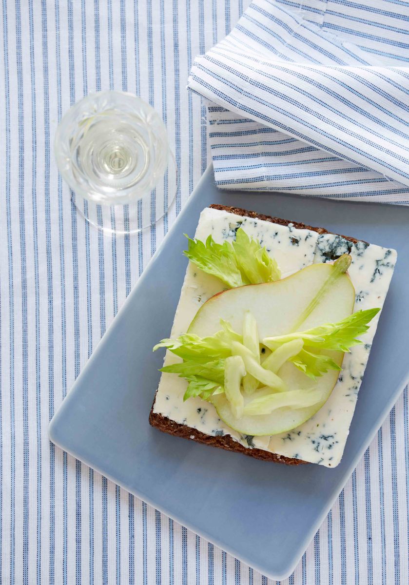 Madfoto — smørrebrød blå ost